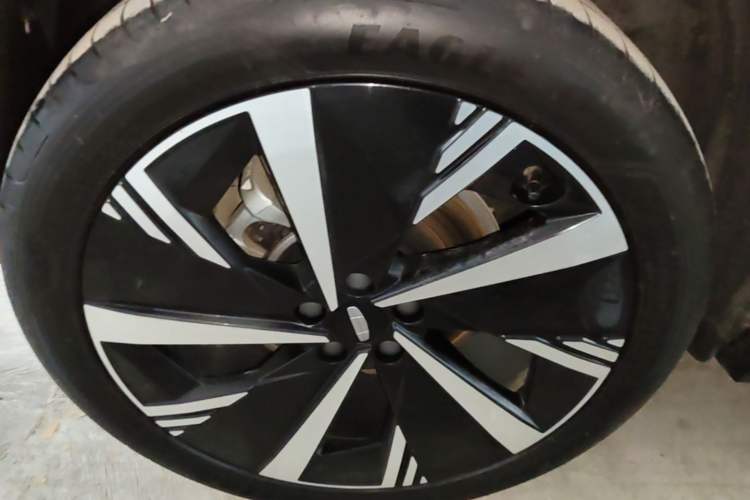 Used Geely Auto FX11 2023 2.0TD DCT Prestige Edition Right Rear Wheel Hub