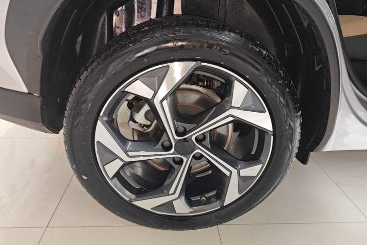 Used Geely Auto FX11 2023 1.5TD DCT Prestige Edition Right Rear Wheel Hub