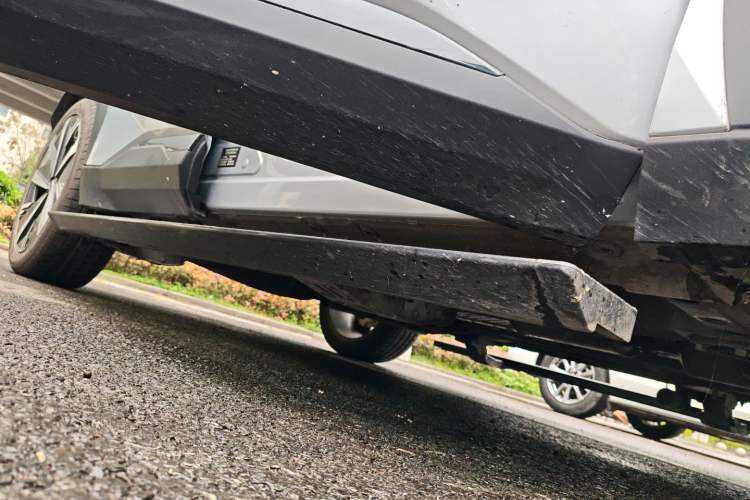Used Geely Auto FX11 2023 2.0TD DCT Flagship Version Right Side Sill