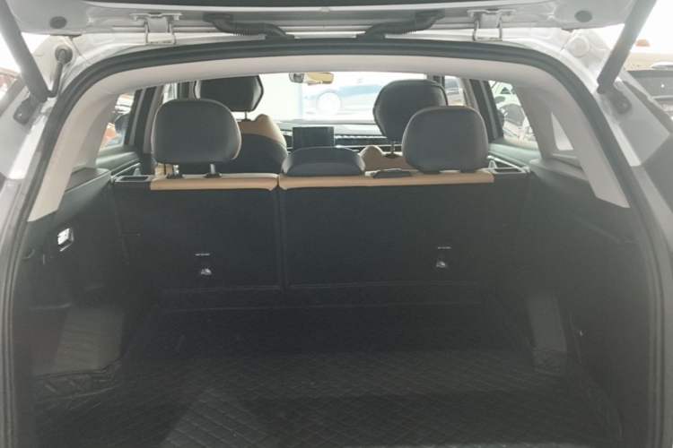 Used Geely Auto FX11 2023 2.0TD DCT Prestige Edition Trunk