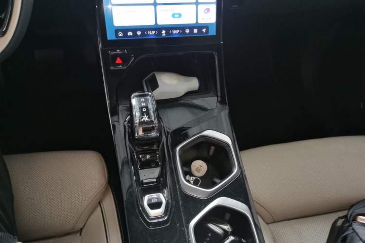Used Geely Auto FX11 2023 1.5TD Leishen Hi·F Super Rui Gear Lever
