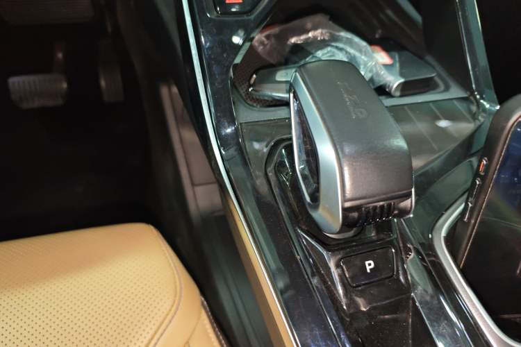 Used Geely Auto FX11 2023 1.5TD DCT Prestige Edition Gear Lever