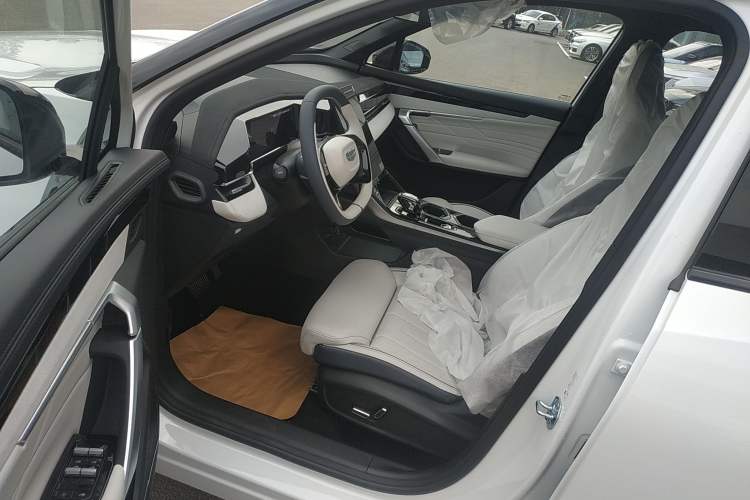 Used Geely Auto FX11 2023 1.5TD Leishen Hi·F Super Swift Interior 2