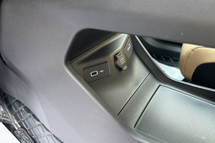 Used Geely Auto FX11 2023 1.5TD DCT Prestige Edition Interior 3