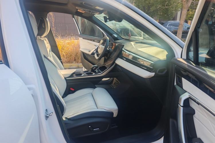 Used Geely Auto FX11 2023 1.5TD Leishen Hi·F Super Rui Interior 4
