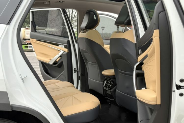 Used Geely Auto FX11 2023 1.5TD DCT Prestige Edition Interior 9