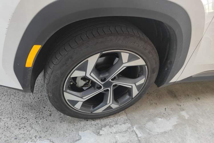 Used Geely Auto FX11 2023 1.5TD DCT Prestige Edition Left Front Wheel Hub