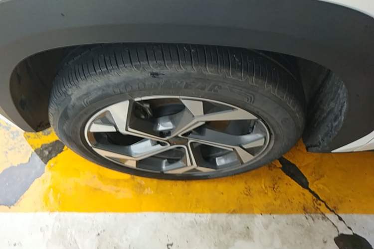 Used Geely Auto FX11 2023 2.0TD DCT Flagship Version Left Front Wheel Hub