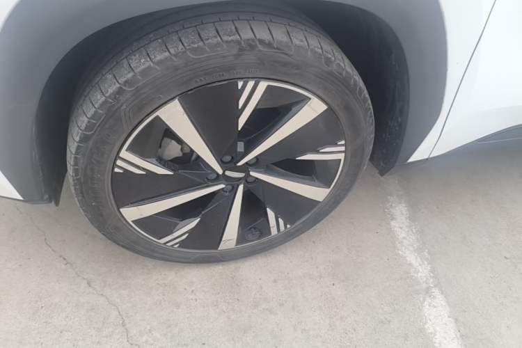 Used Geely Auto FX11 2023 1.5TD DCT Prestige Edition Left Front Wheel Hub