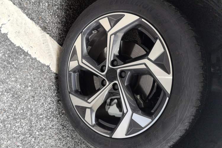Used Geely Auto FX11 2023 1.5TD DCT Glory Edition Left Front Wheel Hub