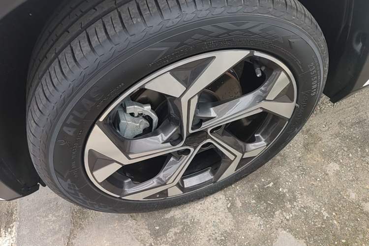 Used Geely Auto FX11 2023 1.5TD DCT Prestige Edition Left Front Wheel Hub