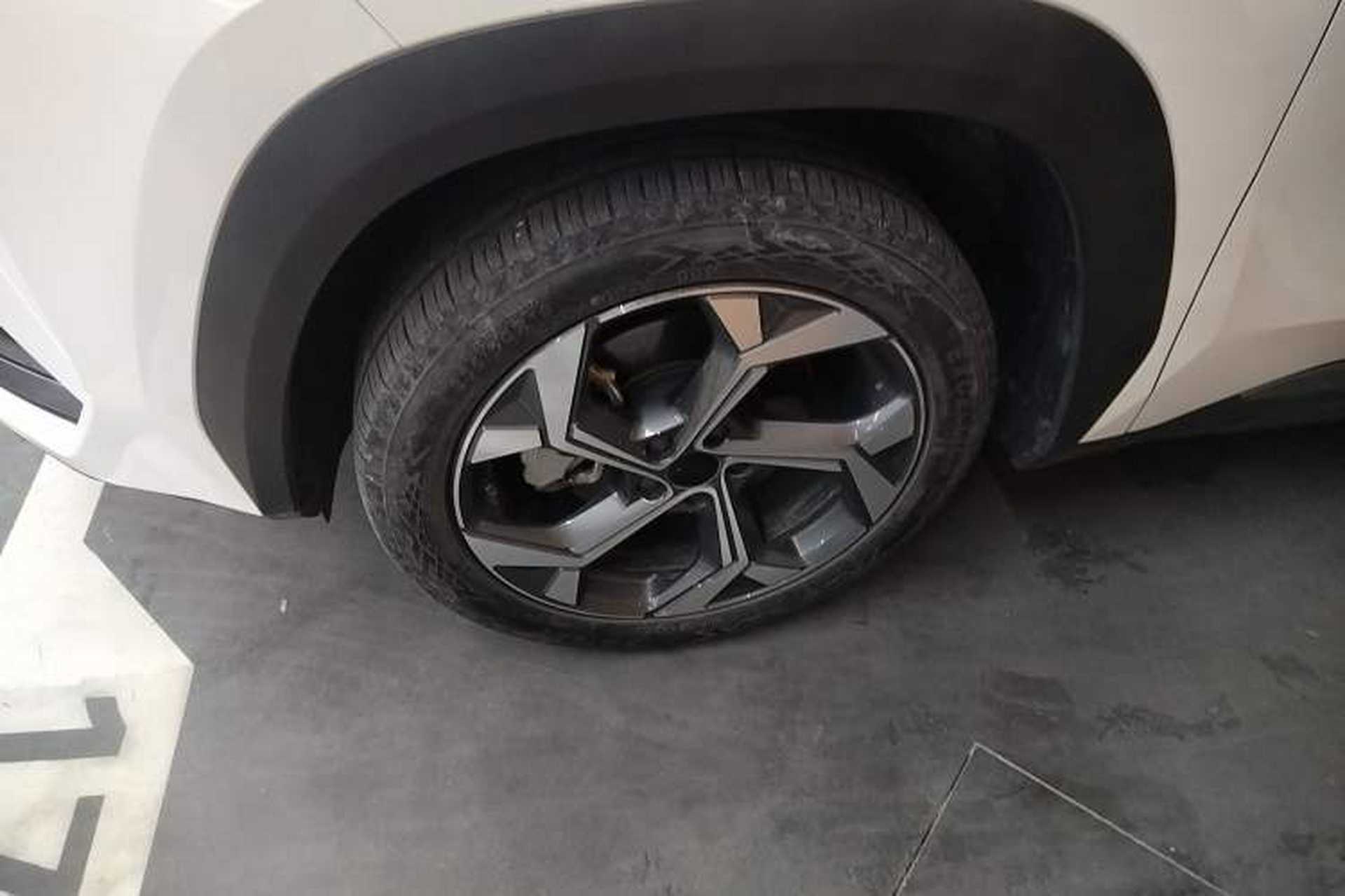 Used Geely Auto FX11 2023 1.5TD DCT Prestige Edition Left Front Wheel Hub