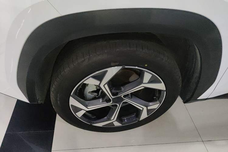 Used Geely Auto FX11 2023 1.5TD DCT Prestige Edition Left Front Wheel Hub
