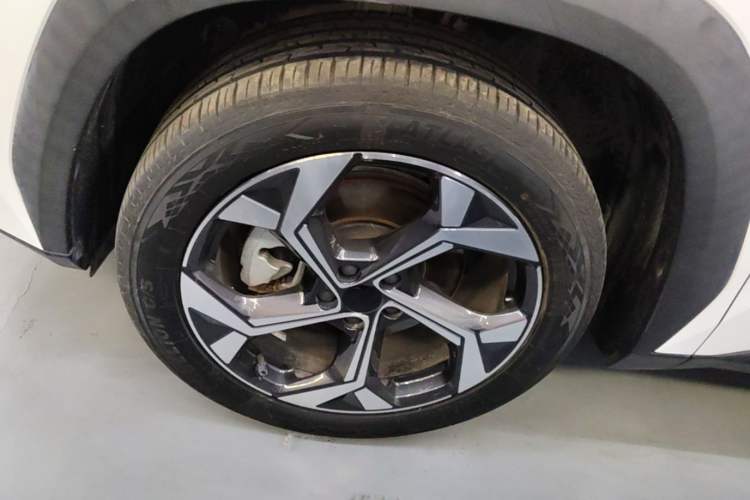 Used Geely Auto FX11 2023 1.5TD DCT Prestige Edition Left Front Wheel Hub