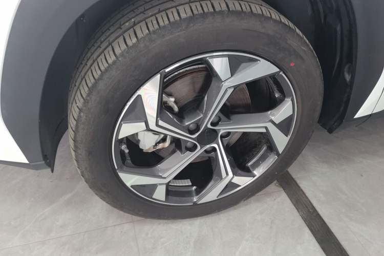 Used Geely Auto FX11 2023 1.5TD DCT Prestige Edition Left Front Wheel Hub