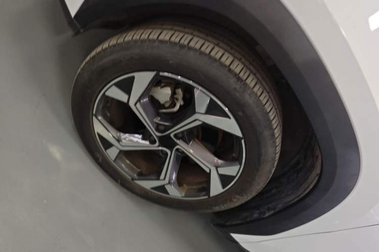 Used Geely Auto FX11 2023 1.5TD DCT Prestige Edition Left Front Wheel Hub