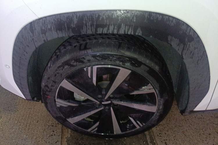 Used Geely Auto FX11 2023 1.5TD Leishen Hi·F Super Rui Left Front Wheel Hub