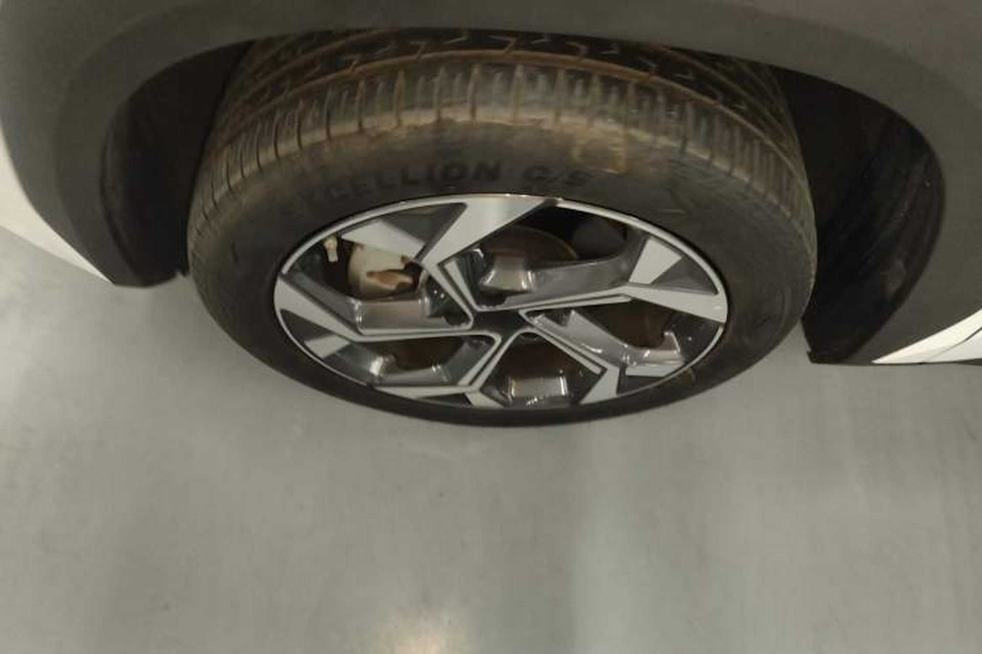 Used Geely Auto FX11 2023 1.5TD DCT Glory Edition Left Front Wheel Hub