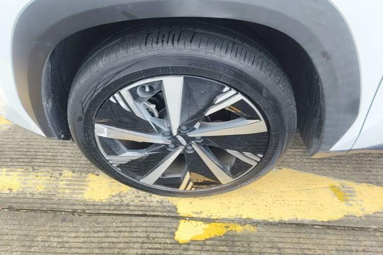 Used Geely Auto FX11 2023 1.5TD DCT Prestige Edition Left Front Wheel Hub