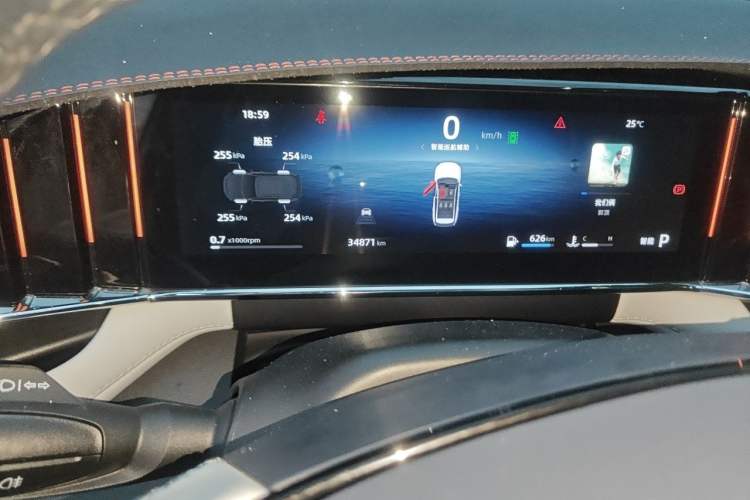 Used Geely Auto FX11 2023 1.5TD DCT Glory Edition Odometer Close Up
