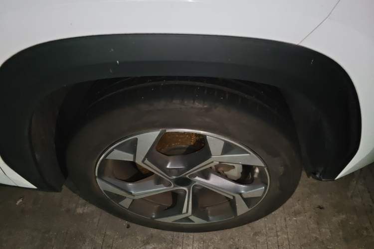 Used Geely Auto FX11 2023 1.5TD DCT Prestige Edition Right Front Wheel Hub