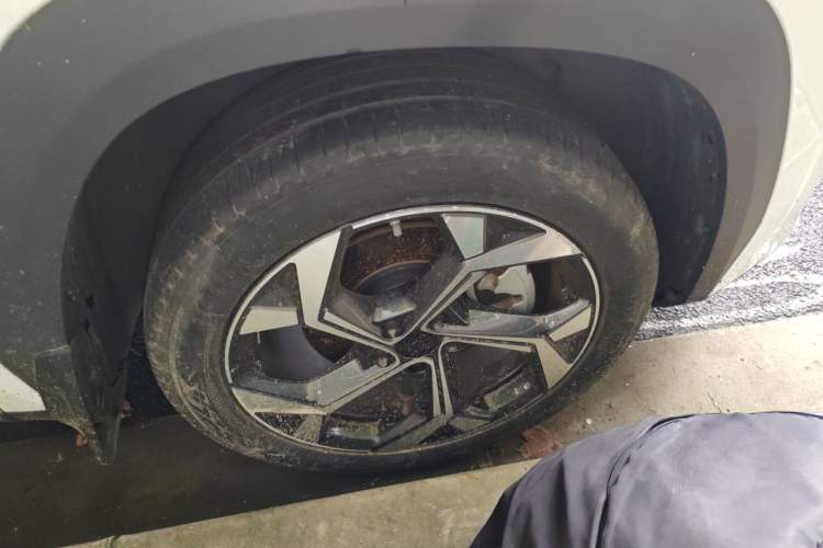 Used Geely Auto FX11 2023 1.5TD DCT Prestige Edition Right Front Wheel Hub
