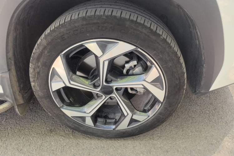 Used Geely Auto FX11 2023 1.5TD DCT Glory Edition Right Front Wheel Hub