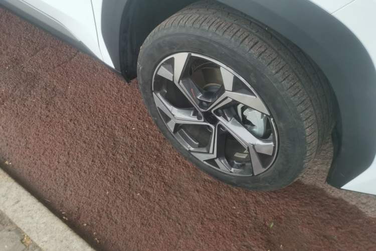 Used Geely Auto FX11 2023 1.5TD DCT Prestige Edition Right Front Wheel Hub