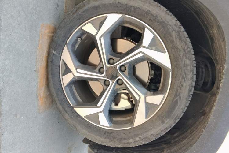 Used Geely Auto FX11 2023 1.5TD DCT Prestige Edition Right Front Wheel Hub