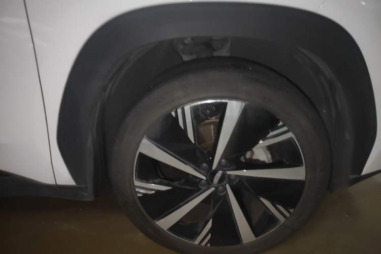 Used Geely Auto FX11 2023 1.5TD DCT Prestige Edition Right Front Wheel Hub
