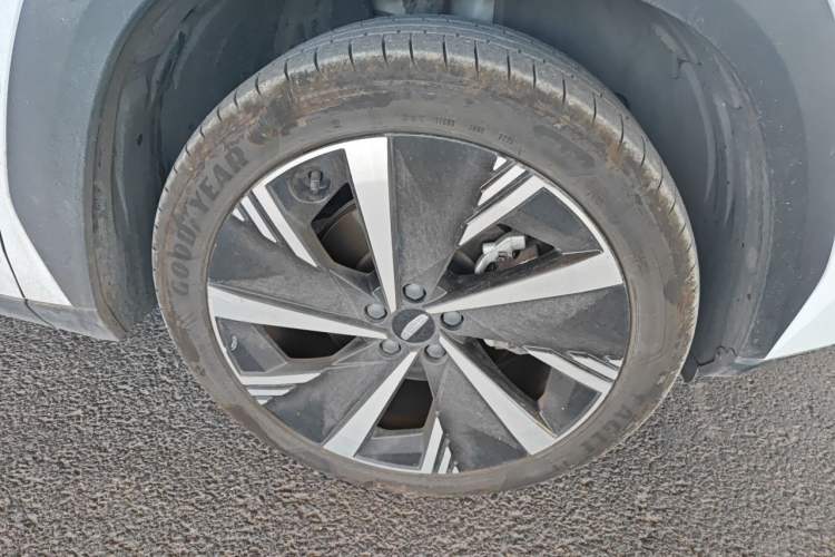 Used Geely Auto FX11 2023 2.0TD DCT Prestige Edition Right Front Wheel Hub