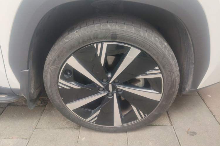 Used Geely Auto FX11 2023 1.5TD DCT Prestige Edition Right Front Wheel Hub
