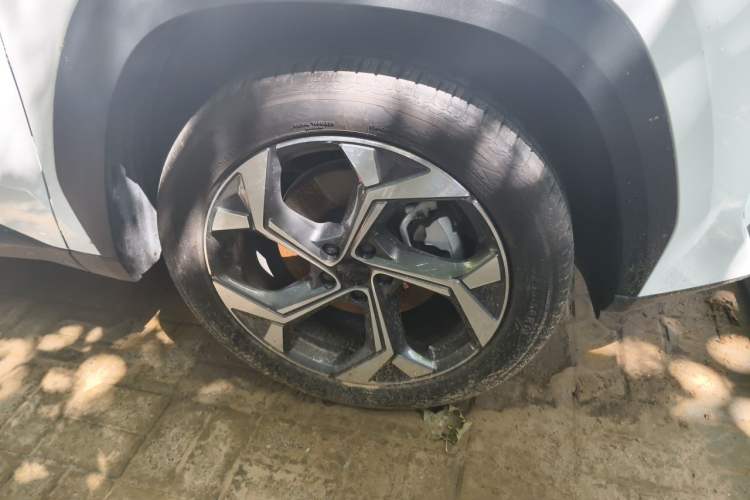 Used Geely Auto FX11 2023 2.0TD DCT Prestige Edition Right Front Wheel Hub