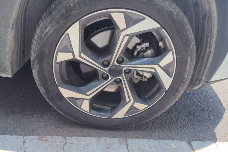 Used Geely Auto FX11 2023 1.5TD DCT Prestige Edition Right Front Wheel Hub
