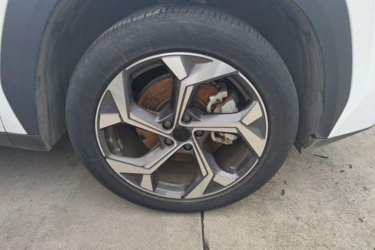 Used Geely Auto FX11 2023 1.5TD DCT Prestige Edition Right Front Wheel Hub