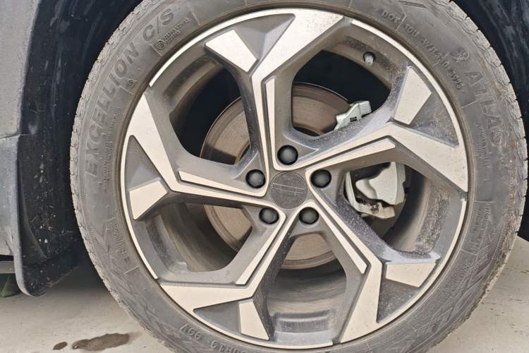 Used Geely Auto FX11 2023 1.5TD DCT Prestige Edition Right Front Wheel Hub