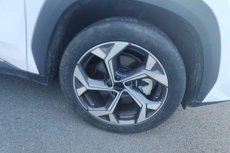 Used Geely Auto FX11 2023 1.5TD DCT Prestige Edition Right Front Wheel Hub