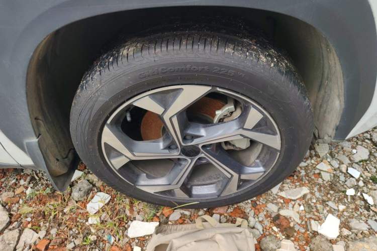 Used Geely Auto FX11 2023 1.5TD DCT Prestige Edition Right Front Wheel Hub