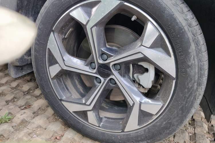 Used Geely Auto FX11 2023 1.5TD DCT Prestige Edition Right Front Wheel Hub
