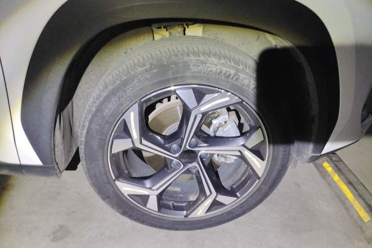Used Geely Auto FX11 2023 2.0TD DCT Flagship Version Right Front Wheel Hub