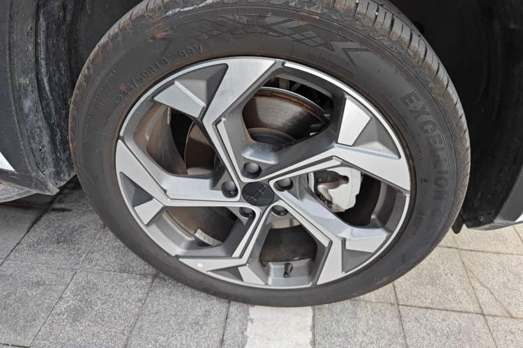 Used Geely Auto FX11 2023 1.5TD DCT Prestige Edition Right Front Wheel Hub