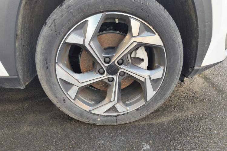 Used Geely Auto FX11 2023 1.5TD DCT Prestige Edition Right Front Wheel Hub