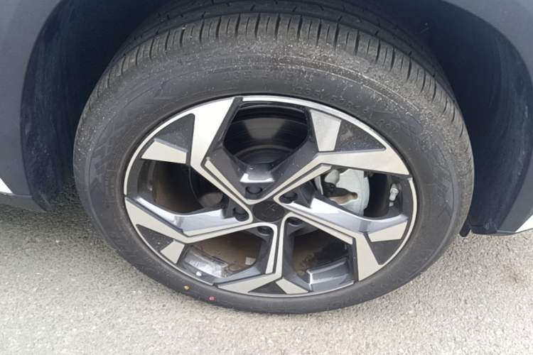 Used Geely Auto FX11 2023 1.5TD DCT Prestige Edition Right Front Wheel Hub