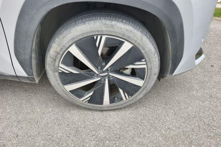 Used Geely Auto FX11 2023 1.5TD DCT Prestige Edition Right Front Wheel Hub