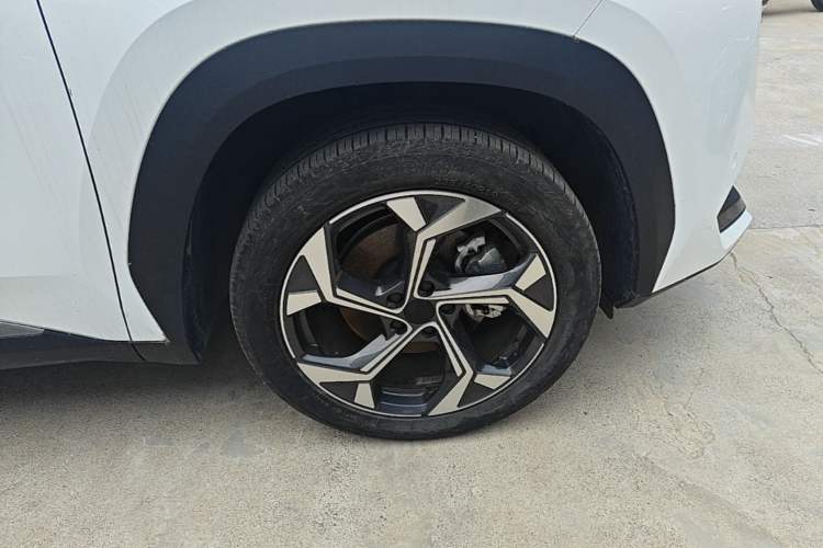 Used Geely Auto FX11 2023 1.5TD DCT Prestige Edition Right Front Wheel Hub