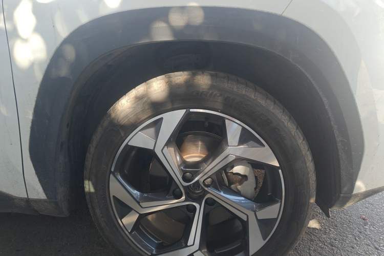 Used Geely Auto FX11 2023 1.5TD DCT Prestige Edition Right Front Wheel Hub