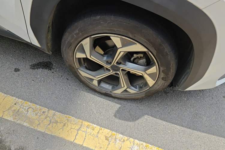 Used Geely Auto FX11 2023 1.5TD DCT Prestige Edition Right Front Wheel Hub