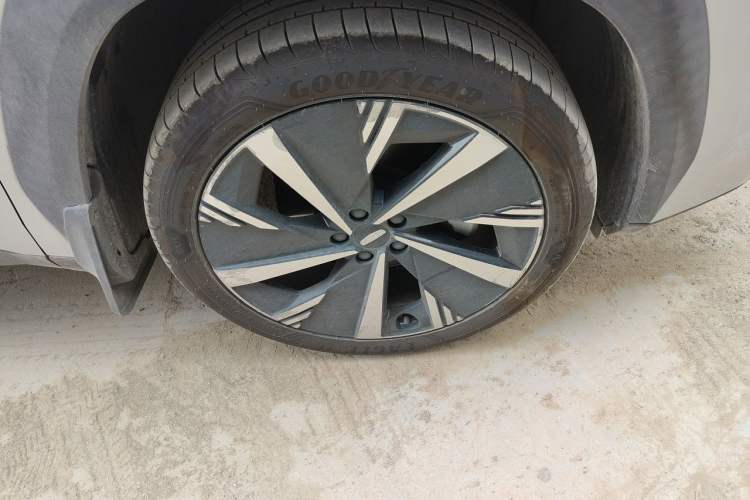 Used Geely Auto FX11 2023 2.0TD DCT Flagship Version Right Front Wheel Hub