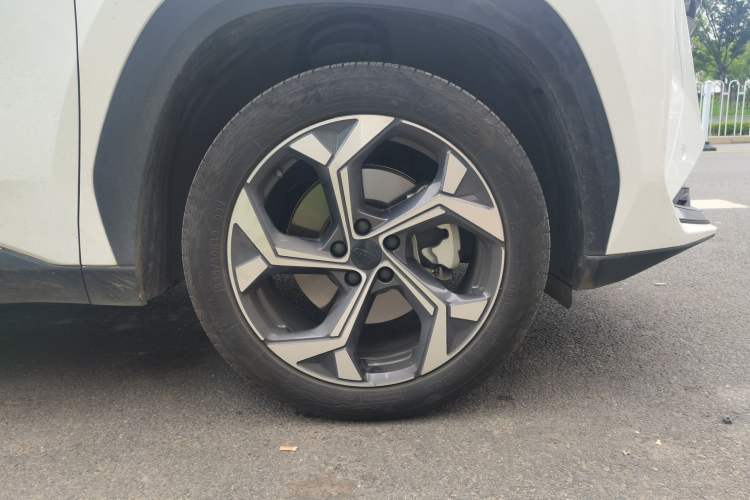 Used Geely Auto FX11 2023 1.5TD DCT Prestige Edition Right Front Wheel Hub