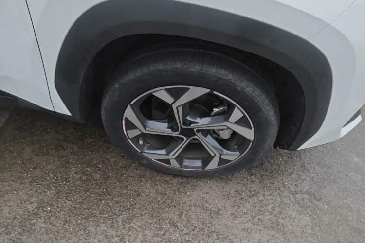 Used Geely Auto FX11 2023 1.5TD DCT Glory Edition Right Front Wheel Hub